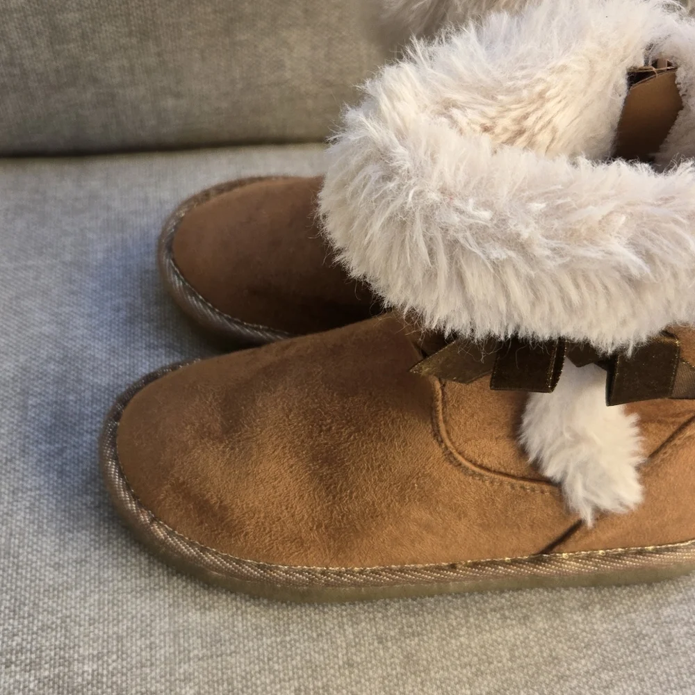 Khombu Bunny Girls' Faux Suede Chestnut Winter Boots with Faux Fur Cuff